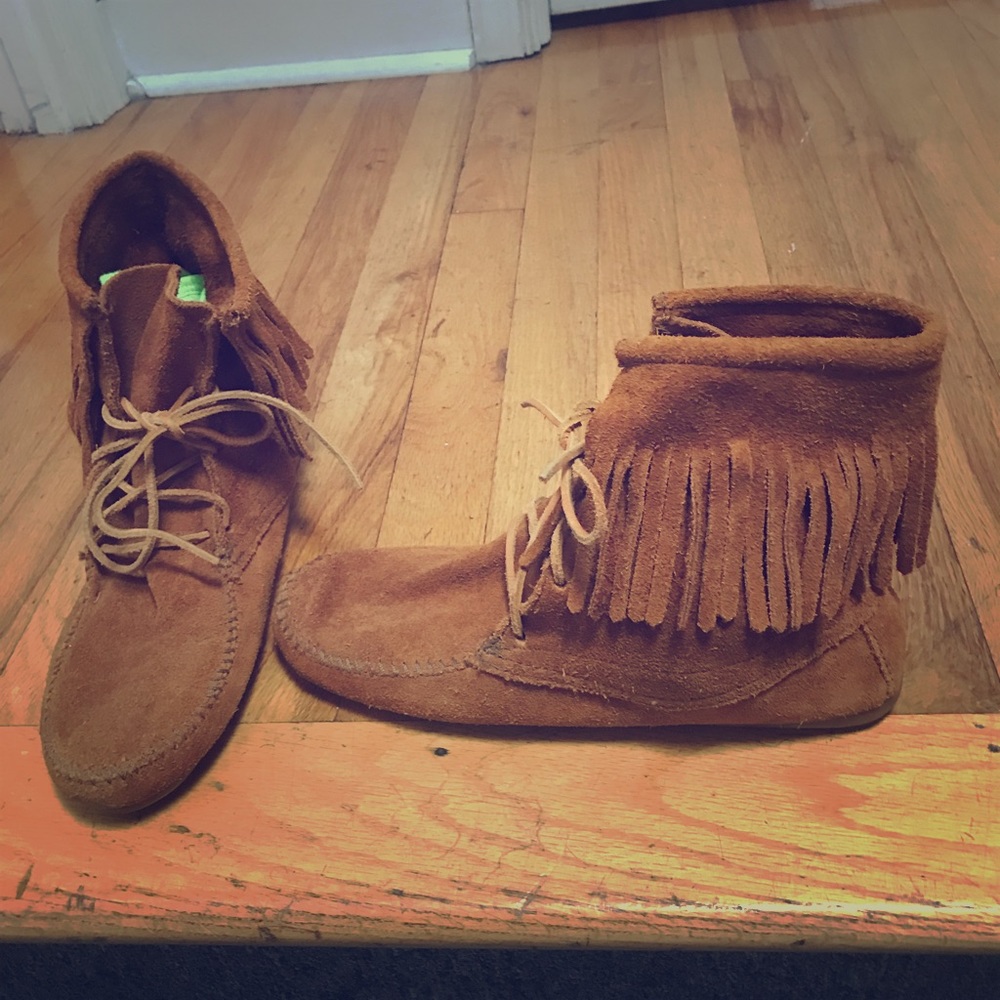 Minnetonka Tramper Fringe Western Bootie